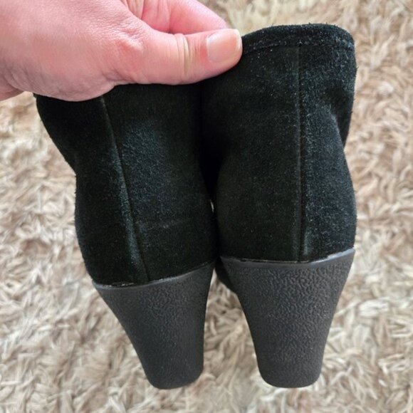 NWOT BEARPAW Astonia Black Suede Sheepskin Lined Wedge Lace Bootie Size 10 - Picture 4 of 9
